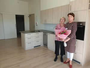 Fyrsti leigjandinn á Sléttuvegi fær afhenta íbúðina